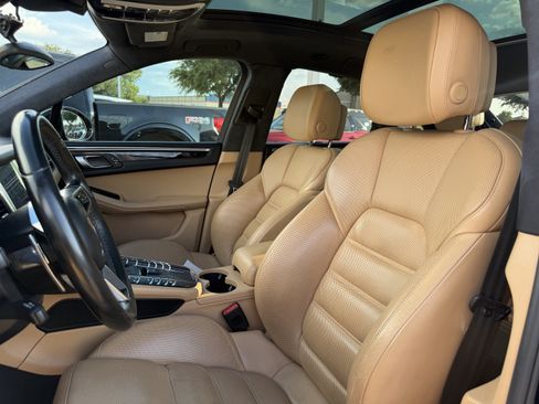 Used 2018 Porsche Macan Turbo w/ Premium Package Plus AWD/4WD image 25