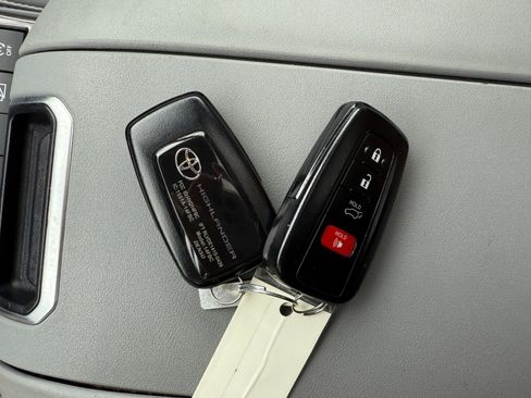 Used 2021 Toyota Highlander Platinum image 40