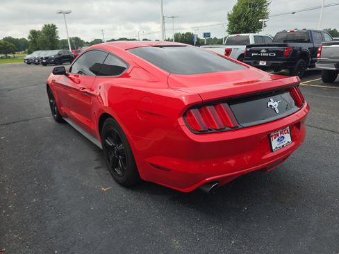 Used 2017 Ford Mustang Coupe RWD image 3
