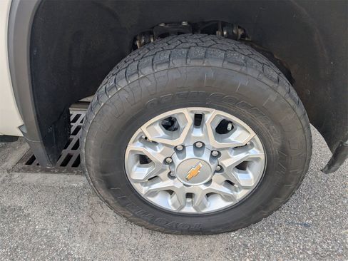 Used 2022 Chevrolet Silverado 2500 LTZ w/ LTZ Convenience Package image 11