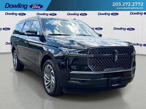Used 2025 Lincoln Navigator L Reserve AWD/4WD image 1