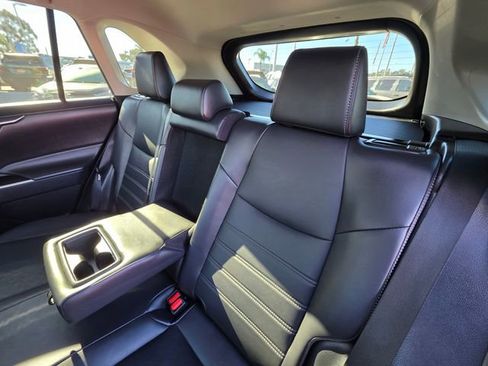 Used 2022 Toyota RAV4 XLE Premium image 17