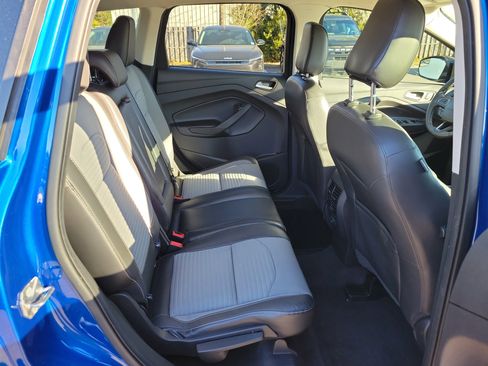 Used 2018 Ford Escape SE w/ SE Sport Appearance Package image 12