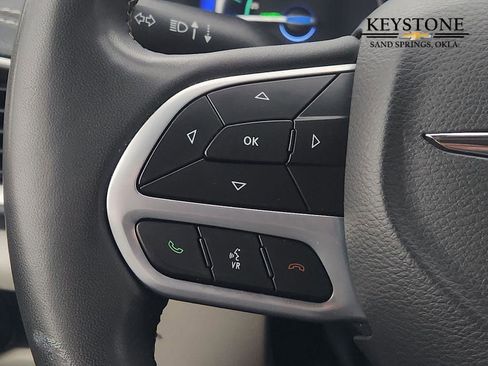 Used 2022 Chrysler Pacifica Touring-L image 28