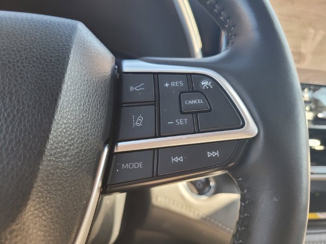 Used 2023 Toyota Highlander Limited AWD/4WD image 25