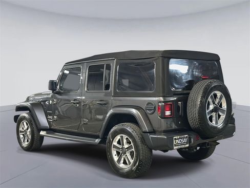 Used 2018 Jeep Wrangler Unlimited Sahara image 9