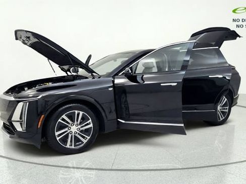 Used 2025 Cadillac Lyriq Luxury AWD/4WD image 14
