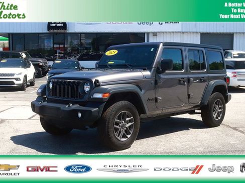 Used 2025 Jeep Wrangler Unlimited Sport AWD/4WD image 1