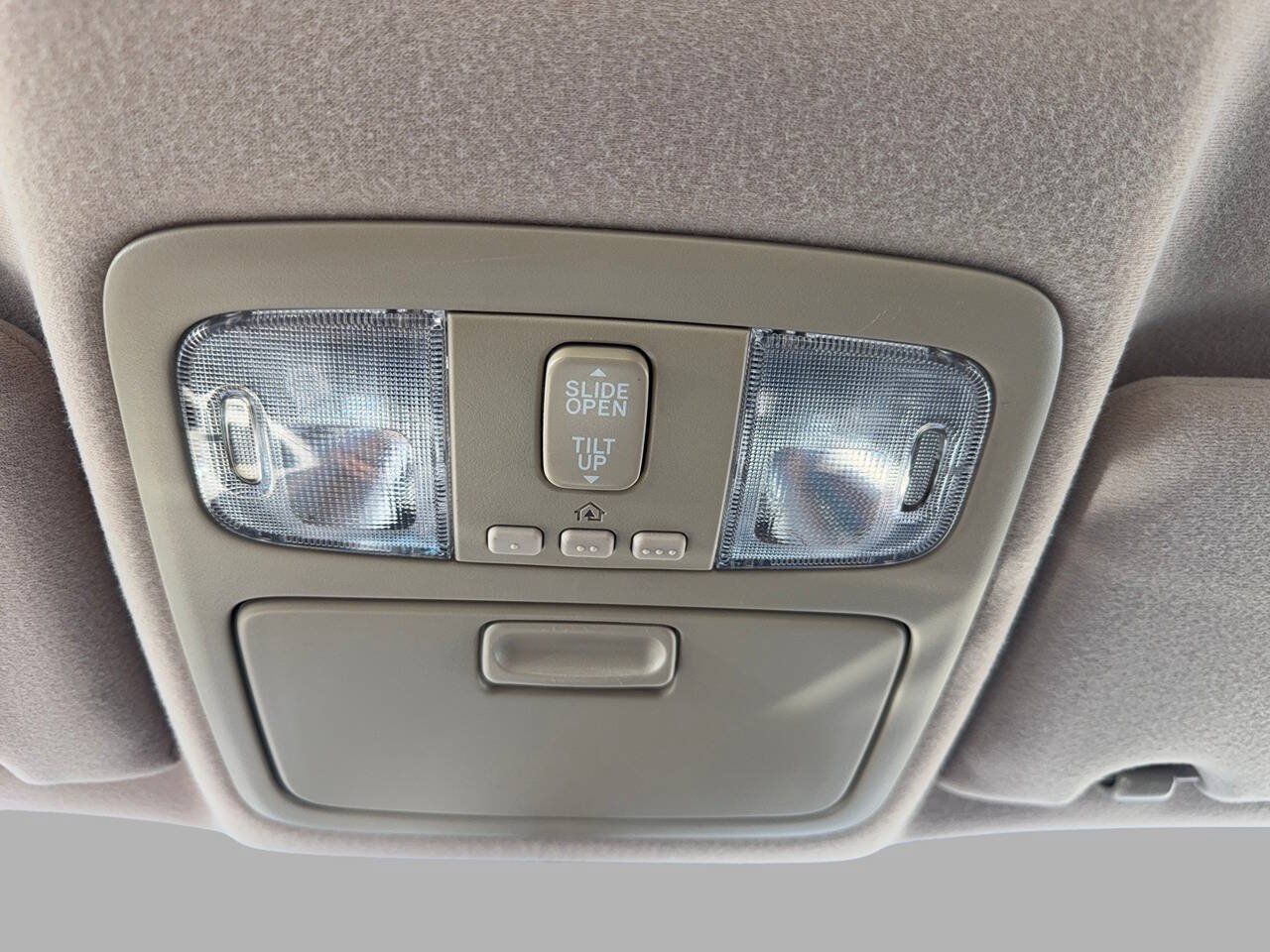 Used 2004 Toyota Solara SLE FWD image 35