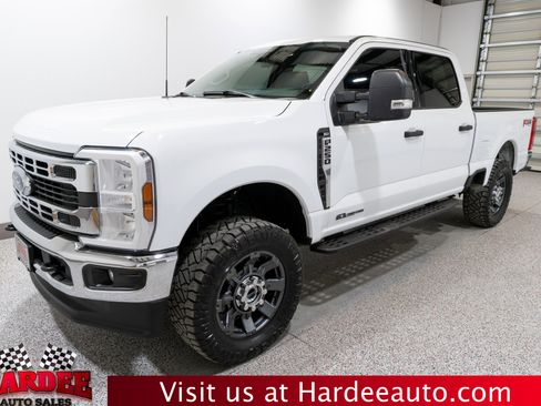 Used 2024 Ford F250 XLT w/ FX4 Off-Road Package image 2