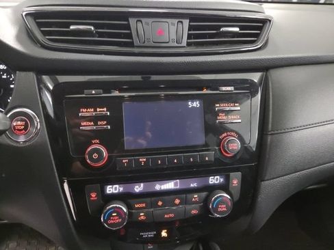 Used 2017 Nissan Rogue SV AWD/4WD image 9