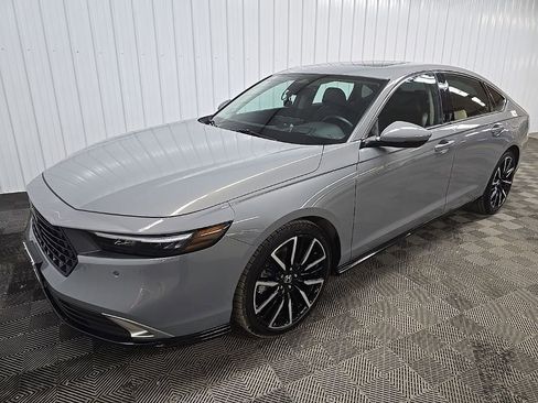 Used 2025 Honda Accord Touring image 8