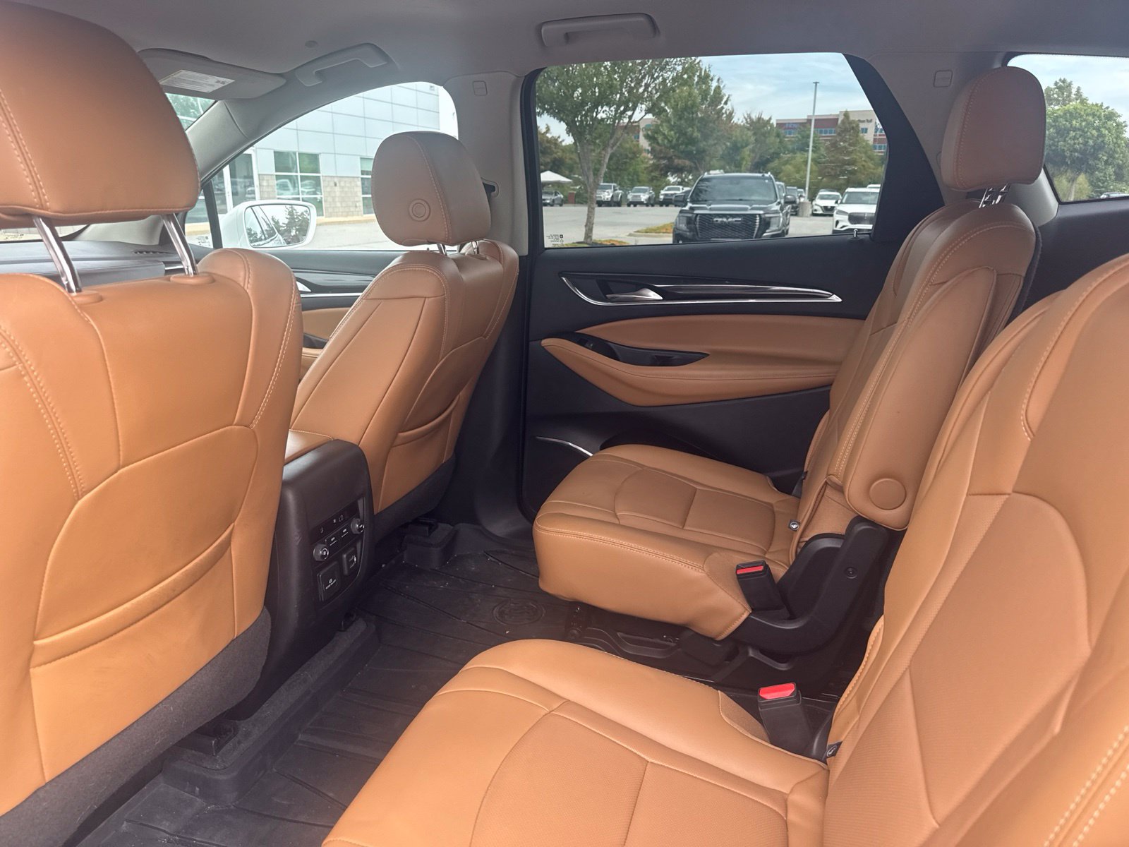 Used 2020 Buick Enclave Essence w/ Sound and Sites Package FWD image 11