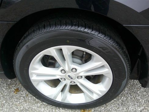 Used 2018 Ford Taurus SEL image 22