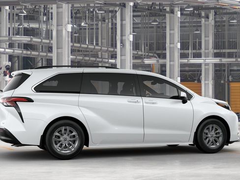 New 2025 Toyota Sienna LE image 11