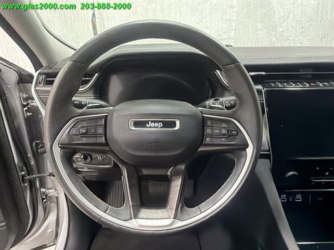 Used 2023 Jeep Grand Cherokee L Limited w/ Luxury Tech Group II AWD/4WD image 4