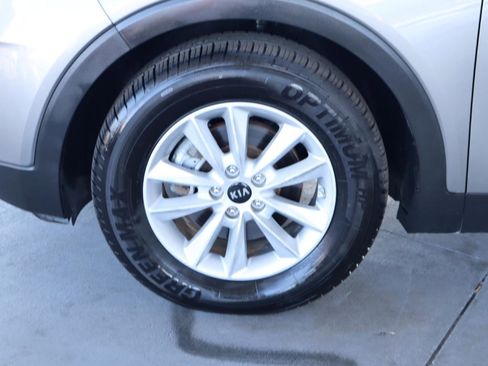 Used 2019 Kia Sorento FWD V6 image 12
