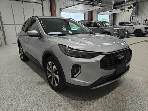 Used 2023 Ford Escape Platinum AWD/4WD image 4