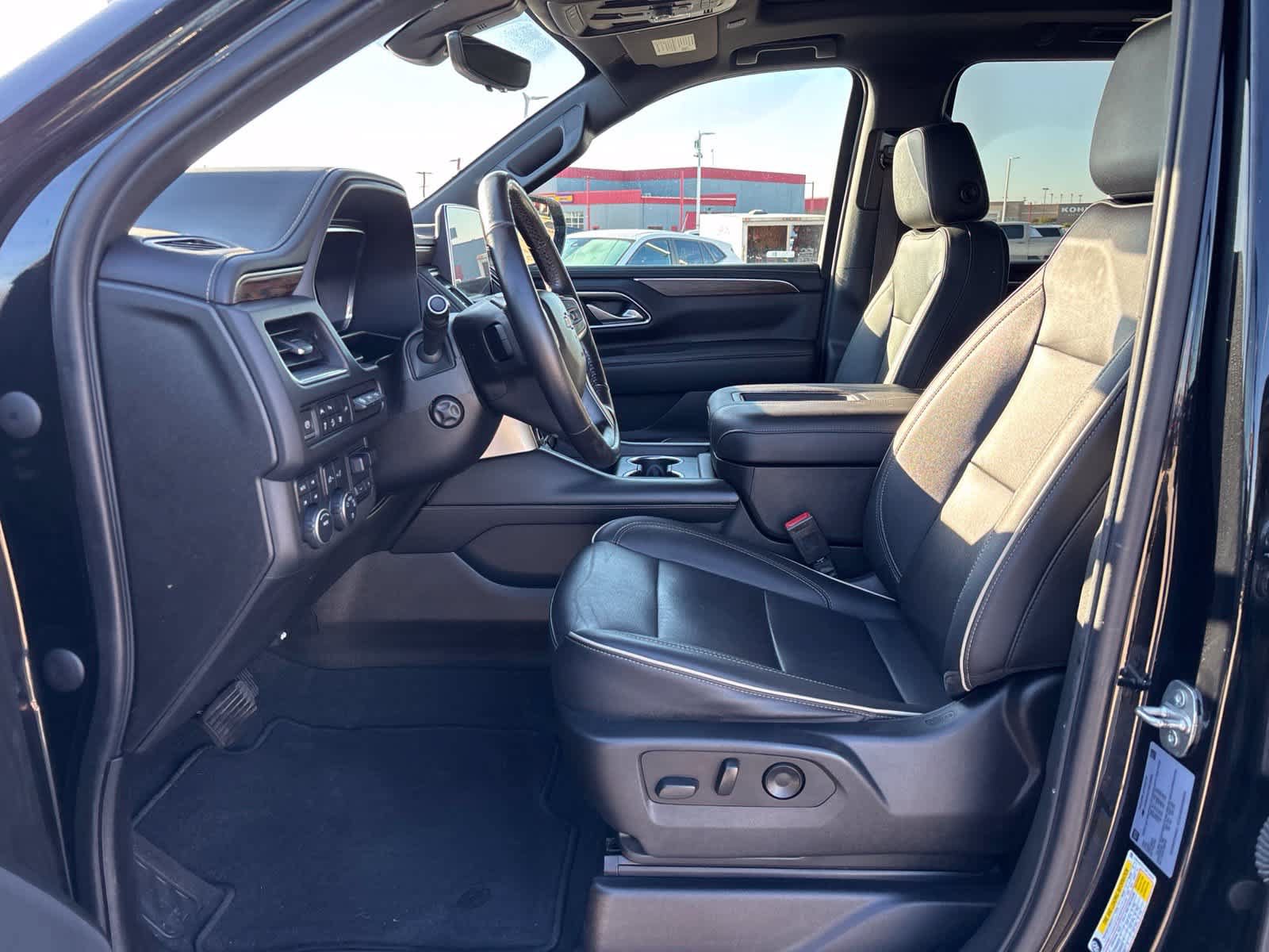 Used 2022 Chevrolet Suburban Premier w/ Premium Package AWD/4WD image 11