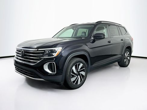 Used 2025 Volkswagen Atlas SE FWD image 3