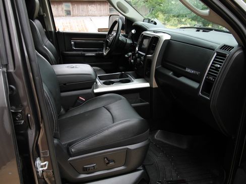 Used 2016 RAM 2500 Laramie w/ Sport Appearance Group AWD/4WD image 41