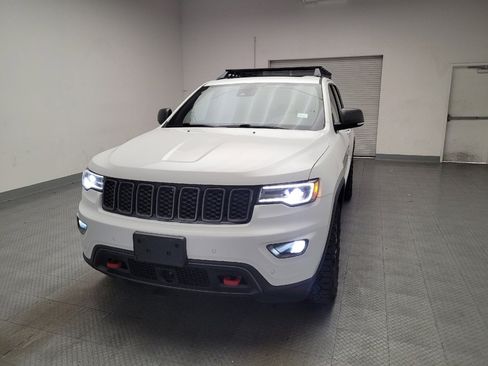 Used 2020 Jeep Grand Cherokee Trailhawk w/ Trailhawk Luxury Group AWD/4WD image 15