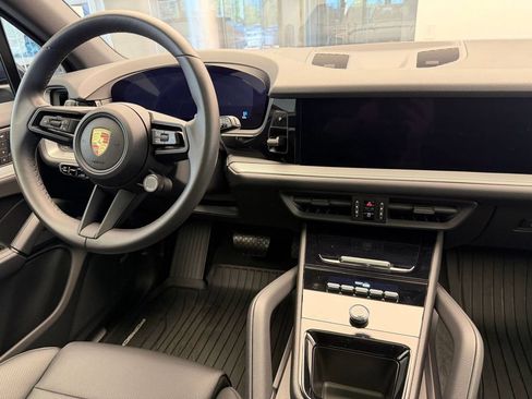 Used 2024 Porsche Cayenne AWD/4WD image 12