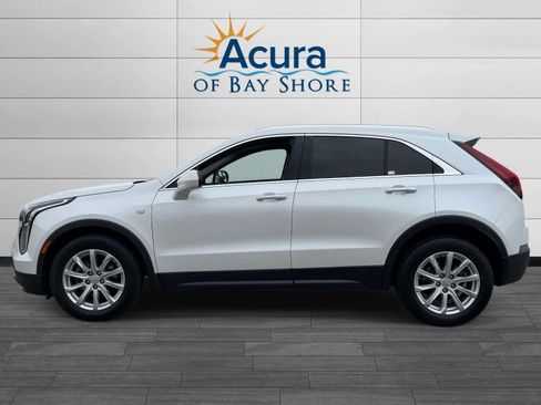 Used 2022 Cadillac XT4 Luxury w/ Cold Weather Package AWD/4WD image 2