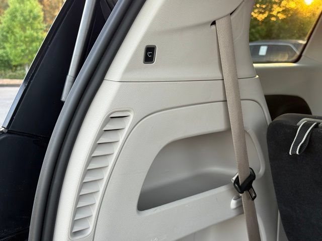 Used 2023 Chrysler Voyager LX FWD image 31