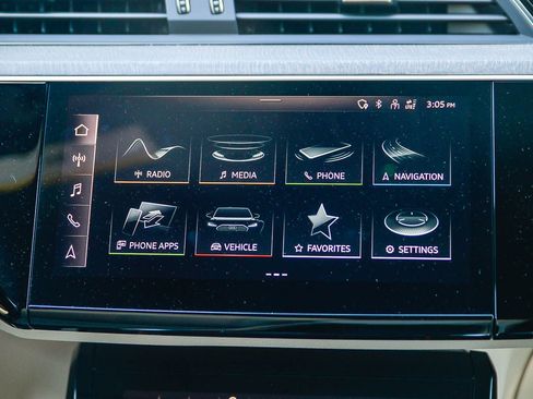 Used 2023 Audi e-tron Premium w/ Convenience Plus Package image 15