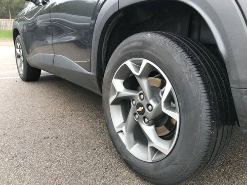 Used 2025 Chevrolet Trax LT image 13