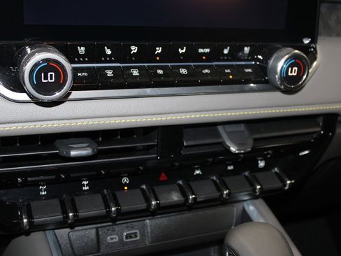 New 2026 Chevrolet Colorado ZR2 w/ Technology Package AWD/4WD image 49