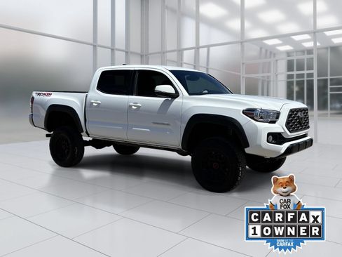 Used 2022 Toyota Tacoma TRD Off-Road AWD/4WD image 8