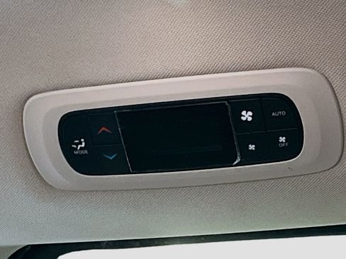 Used 2022 Chrysler Pacifica Touring-L FWD image 24