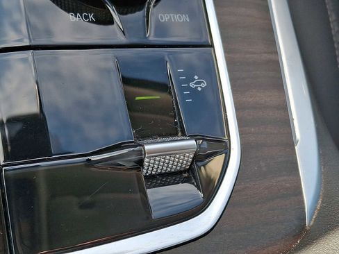 Used 2023 BMW X7 xDrive40i w/ Premium Package image 21