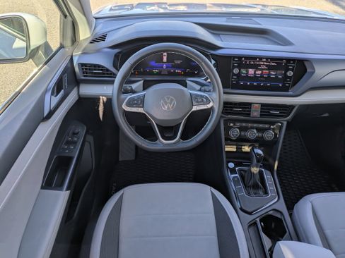 Used 2024 Volkswagen Taos SE w/ MDO Package image 16