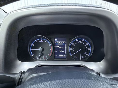 Used 2018 Toyota RAV4 LE image 9