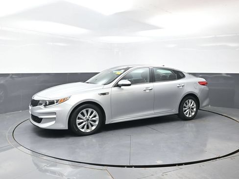 Used 2017 Kia Optima EX w/ Premium Package FWD image 7