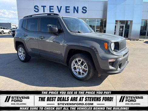 Used 2022 Jeep Renegade Latitude w/ Convenience Group AWD/4WD image 3