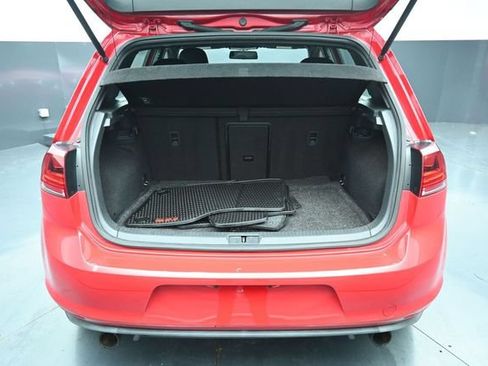 Used 2016 Volkswagen Golf 4-Door FWD image 9