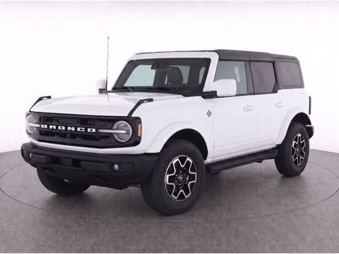 Used 2025 Ford Bronco Outer Banks AWD/4WD image 1