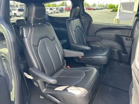 Used 2025 Chrysler Pacifica Select FWD image 31