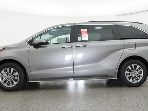 New 2026 Toyota Sienna XLE image 52