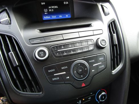 Used 2017 Ford Focus SE FWD image 16