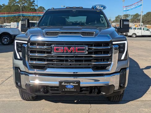 Used 2024 GMC Sierra 2500 SLE image 3