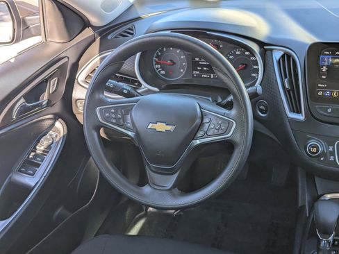 Used 2025 Chevrolet Malibu LT image 13