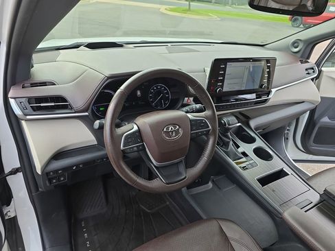 Certified 2021 Toyota Sienna Platinum AWD/4WD image 19