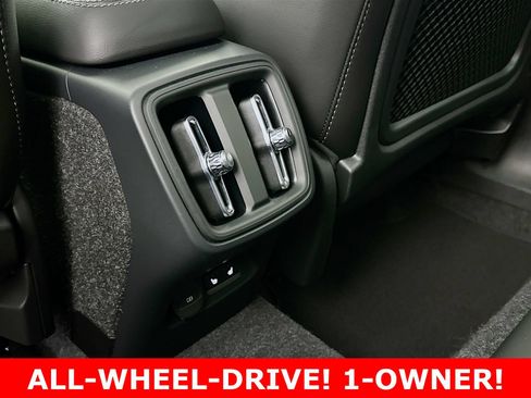 Used 2025 Volvo XC40 B5 Core AWD/4WD image 26