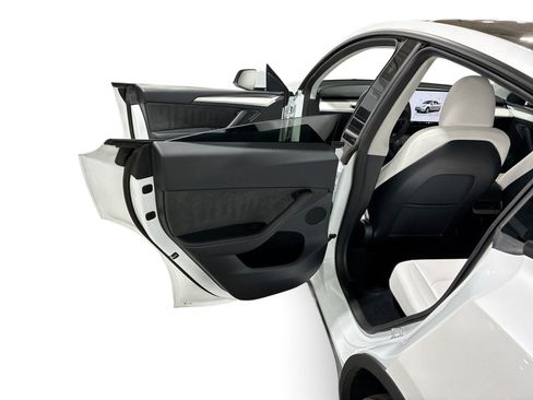 Certified 2023 Tesla Model Y Long Range AWD/4WD image 10
