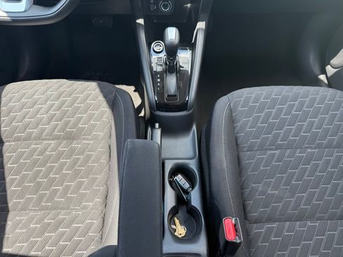 Used 2022 Nissan Kicks S image 4